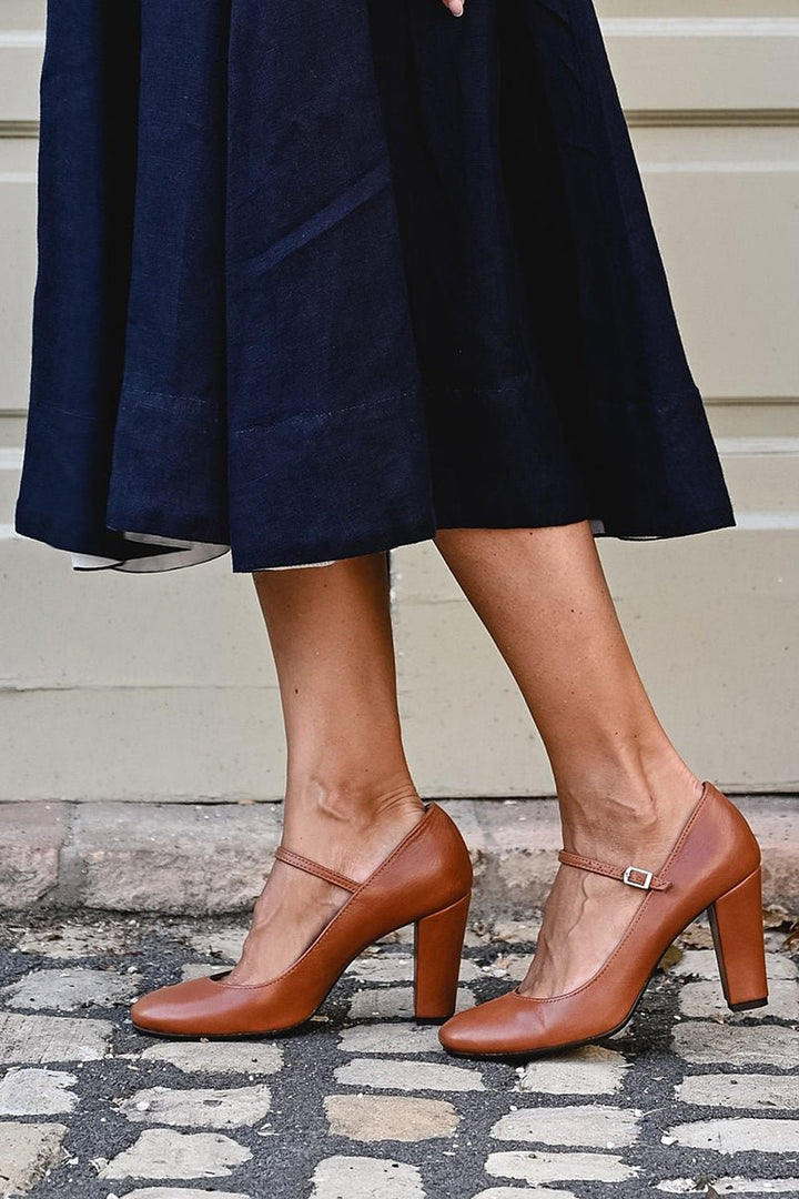 Bravina | Everyday Sandals with Low Heel - Ciara & Fiona