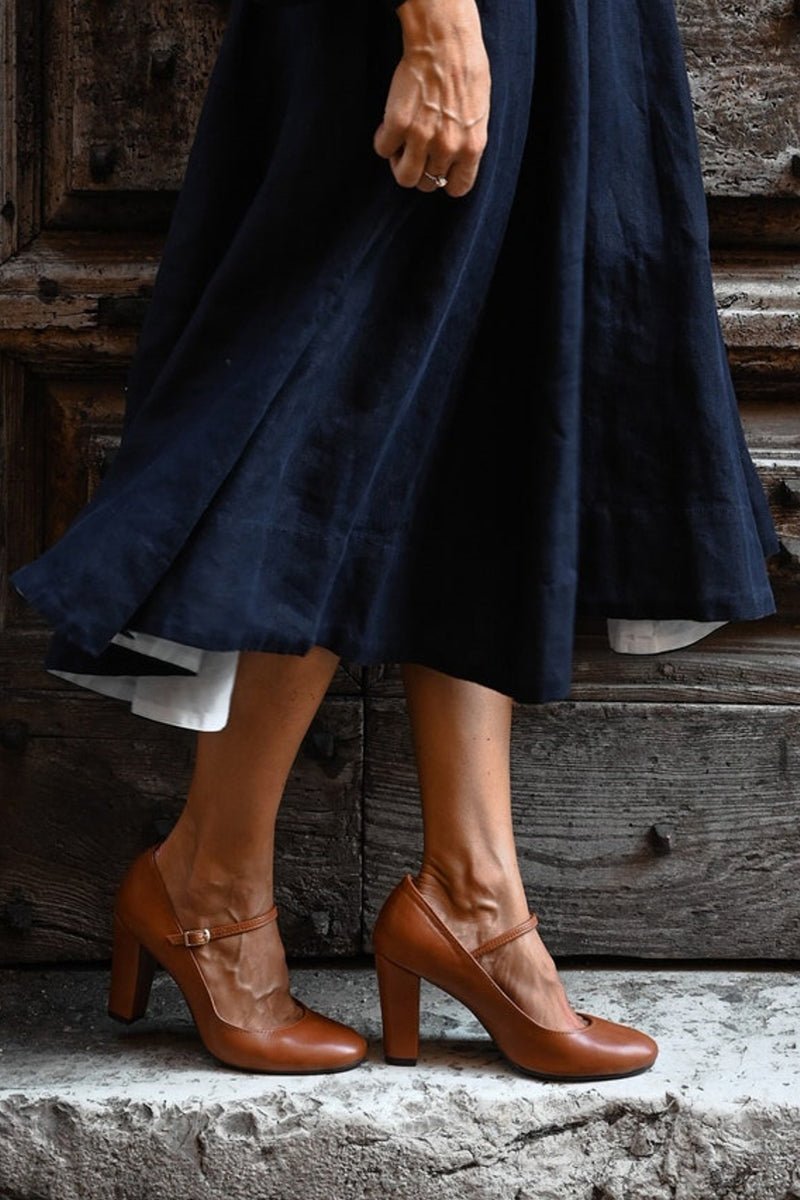 Bravina | Everyday Sandals with Low Heel - Ciara & Fiona