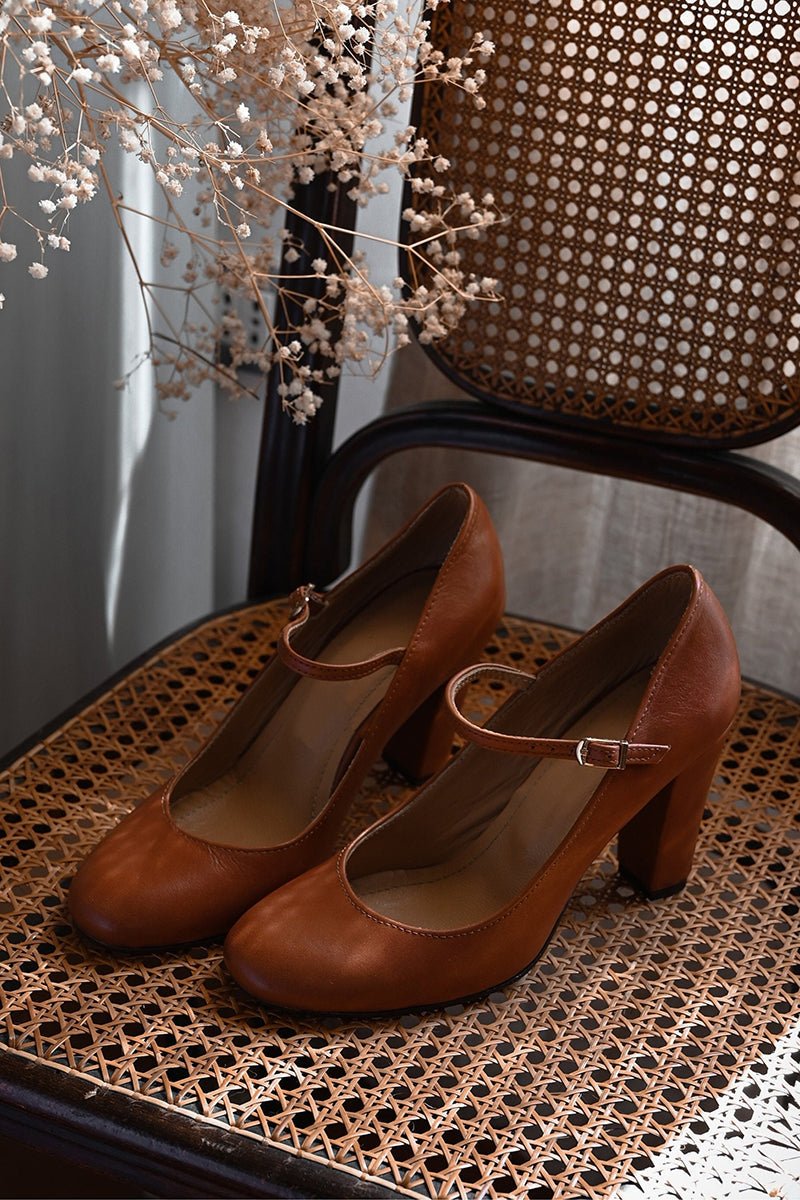 Bravina | Everyday Sandals with Low Heel - Ciara & Fiona