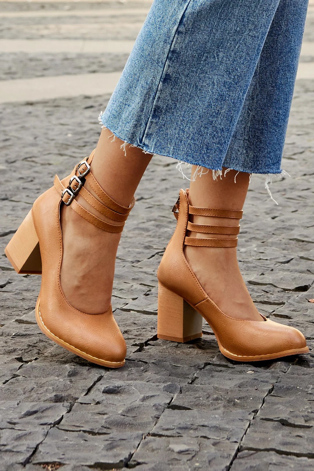 Casilda | Smooth sandals with ankle strap and chunky heel - Ciara & Fiona