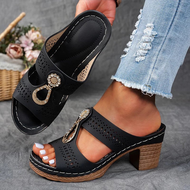 Yora | Chic and Comfortable Orthopedic Sandals - Ciara & Fiona